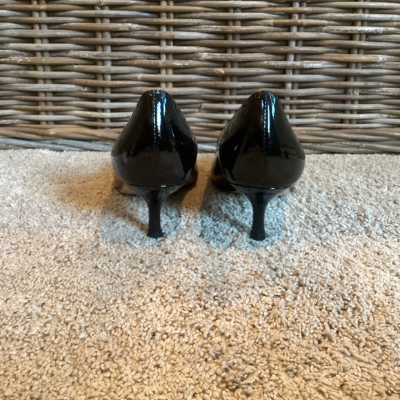 LK Bennett Black Patent Kitten Heel Pumps size 36 NEW - Picture 2 of 7